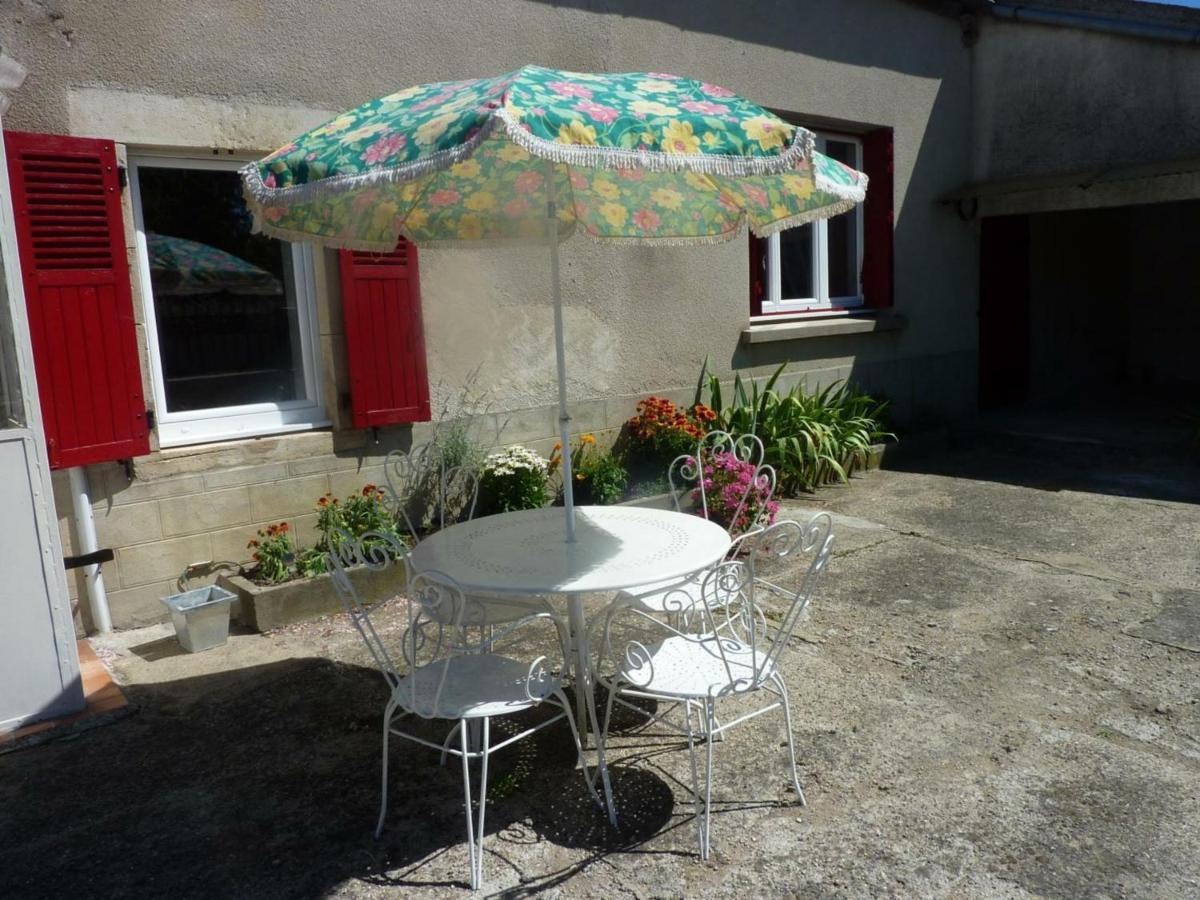 Maison Renovee Avec Cour Privee, Proche De Gannat, 3 Chambres, Animaux Acceptes, Equipements Modernes. - Fr-1-489-37 Poezat Exterior photo